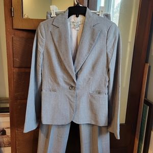 Light grey suit. Banana Republic. Size 0.
